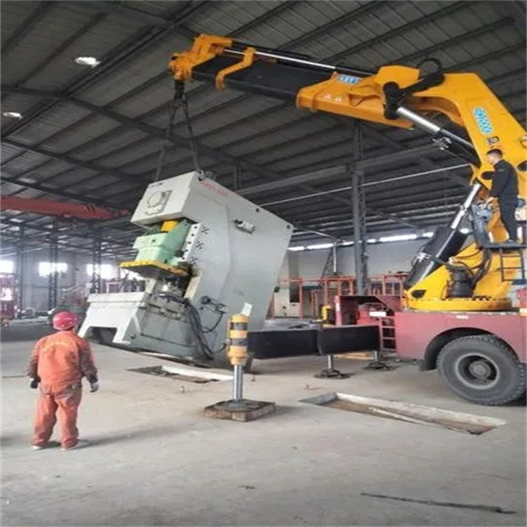 务川80吨折臂吊车出租附近电话